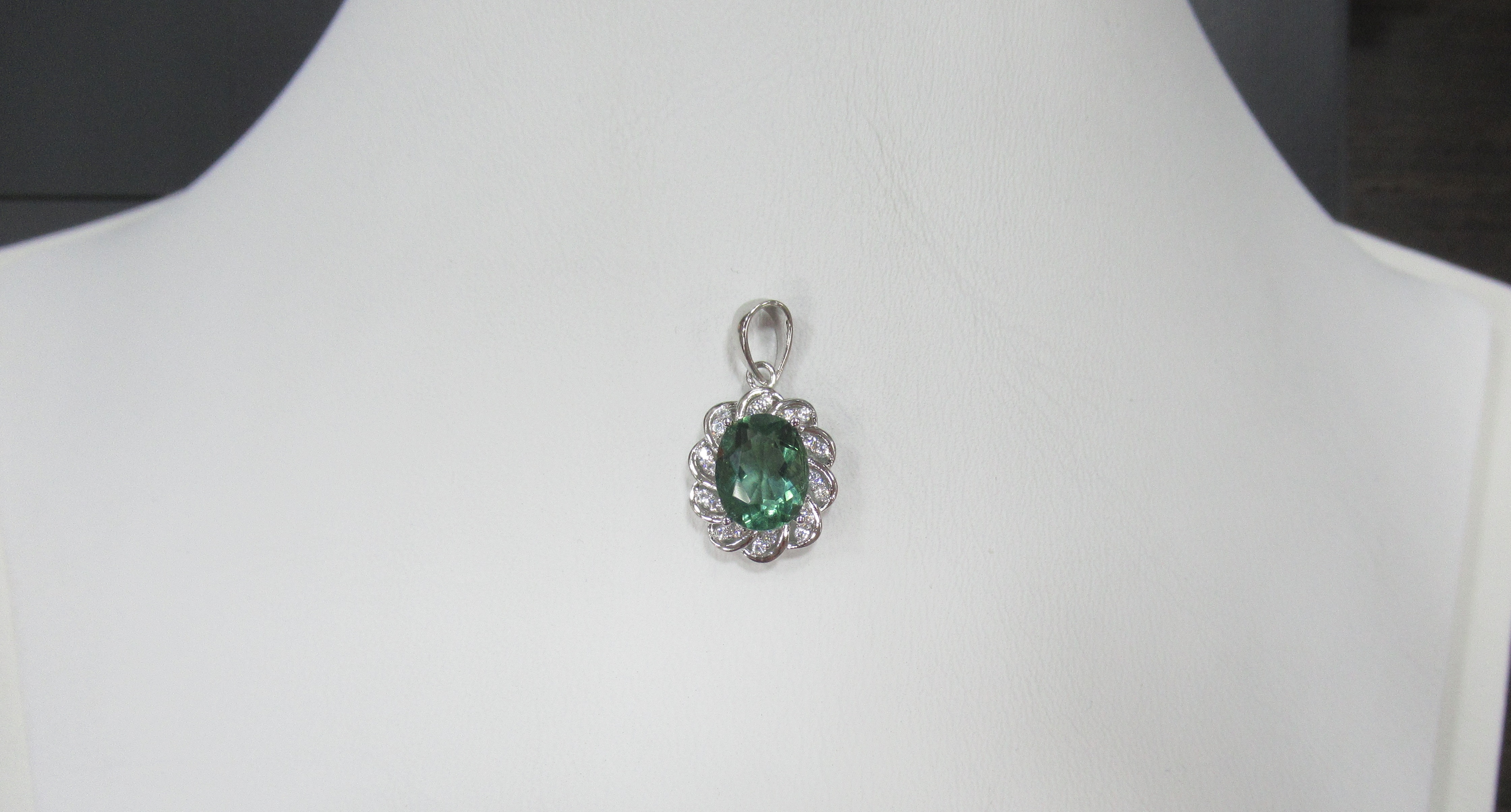 Серебряная подвеска с флюоритом